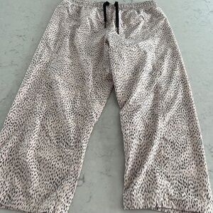 Lululemon 3/4 pants - super light stretchy top